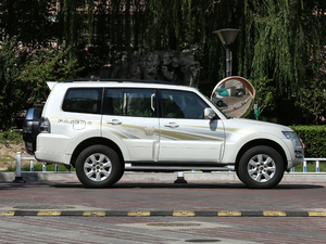 2020款3.0L 自动舒适版 整体外观
