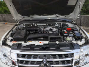 2020款3.0L 自动豪华越野版 发动机