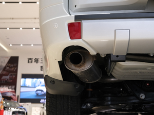 2020款典藏版 3.0L 自动尊贵越野版 排气管