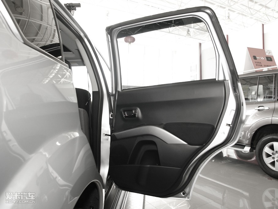 2010W{(ln)£M(jn)ڣ 2.4L m