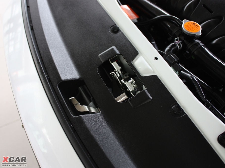 2010W{(ln)£M(jn)ڣ 2.0L \(yn)(dng)