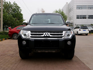 2010款3.8L 自动尊贵版 正前