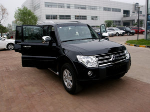 2010款3.8L 自动尊贵版 正侧（左）