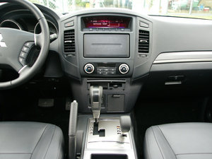 2010款3.8L 自动尊贵版 中控台
