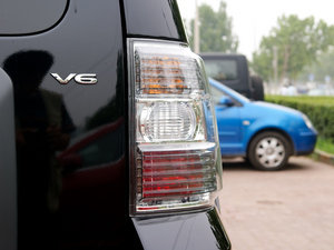 2010款3.8L 自动尊贵版 尾灯