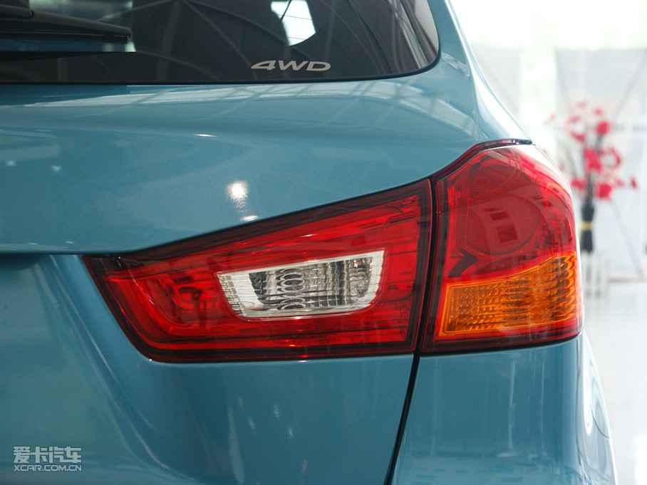 2010��A(y��)SX����(�M(j��n)��) 2.0L ���(q��)���а�