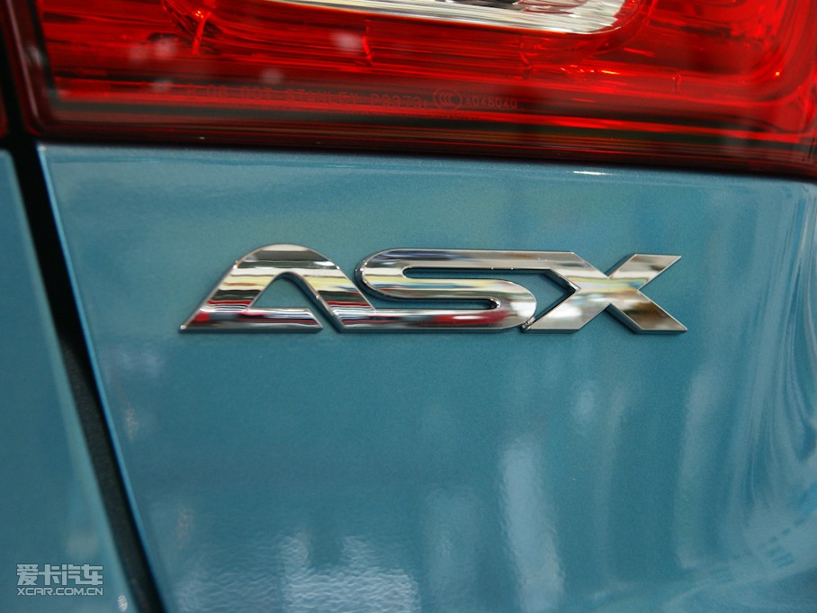 2010��A(y��)SX����(�M(j��n)��) 2.0L ���(q��)���а�