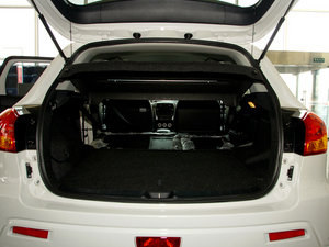 2010款2.0L 两驱炫逸版 空间座椅