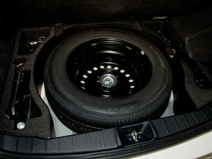 2010款2.0L 两驱炫逸版 备胎