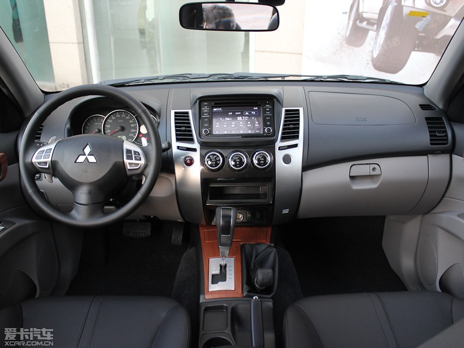 2011_ŕ(M(jn)) 3.0L A(do)