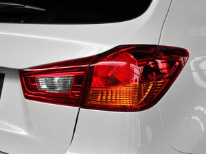 2012款2.0L CVT两驱炫逸导航版 细节外观