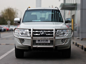 2012款3.0L 自动精英超越版 正前