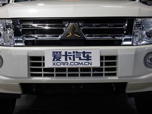 2012款3.0L 自动精英超越版 前雾灯