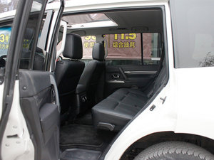 2012款3.0L 自动精英超越版 后排空间
