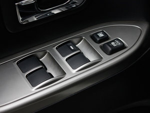 2012款3.0L 自动精英超越版 主驾车窗控制区	