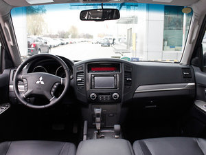 2012款3.0L 自动精英超越版 内饰全景