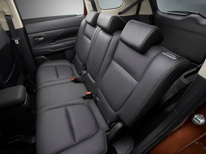 2013W{(ln)£M(jn)ڣ g