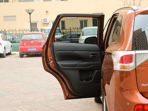 20132.4L 򌾫ӢGT 7 ܇T