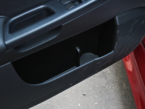 2012款2.0T Evolution BBS 前门储物空间