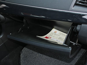 2012款2.0T Evolution BBS 手套箱
