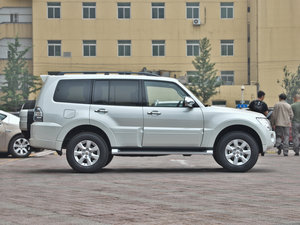2014款3.0L 自动精英超越版 整体外观