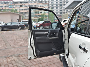 2014款3.0L 自动精英超越版 驾驶位车门
