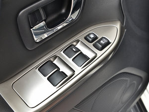 2014款3.0L 自动精英超越版 主驾车窗控制区	