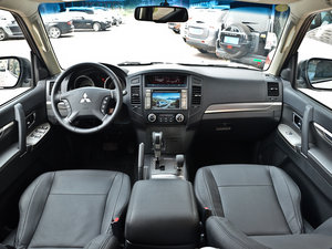 2014款3.0L 自动精英超越版 内饰全景