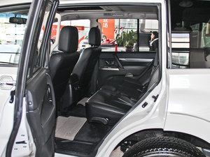 2014款3.0L 自动精英版 后排空间