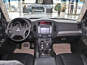 2014款3.0L 自动精英版 内饰全景