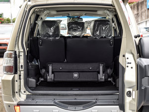 2015款3.0L 精英版 国IV 行李厢空间