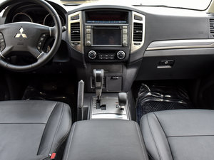 2015款3.0L 精英版 国IV 中控台