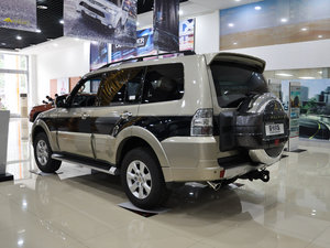2015款3.0L 精英超越版 国IV 左后45度