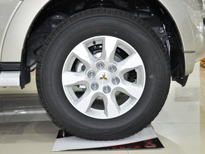 2015款3.0L 精英超越版 国IV 轮圈