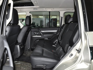 2015款3.0L 精英超越版 国IV 后排空间