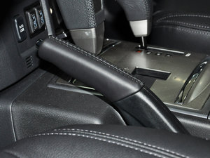 2015款3.0L 精英超越版 国IV 驻车制动器