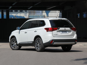 2016款2.4L 四驱精英版 7座 左后45度