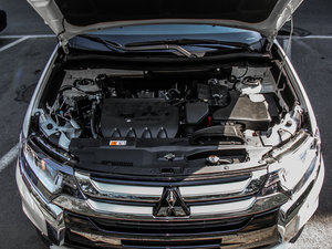 2016款2.4L 四驱精英版 7座 发动机