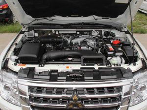 2016款3.0L 自动尊贵版 国V 发动机