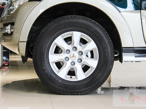 2016款3.0L 自动尊贵版 国V 轮圈
