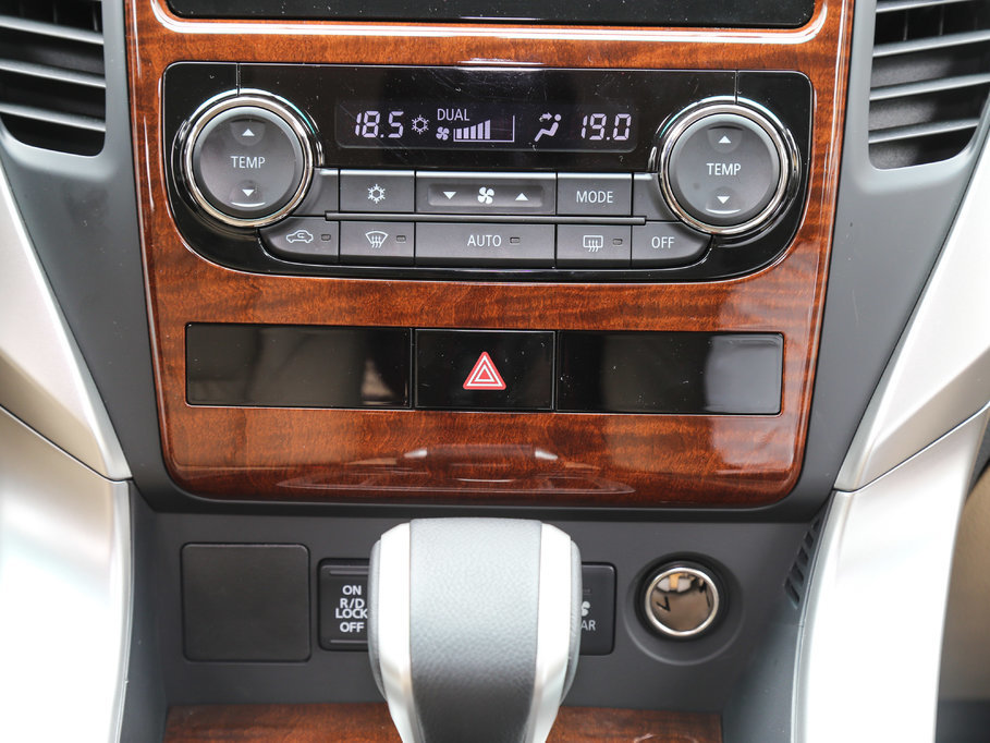 2017�������_���ŕ�(�M��) 3.0L ������