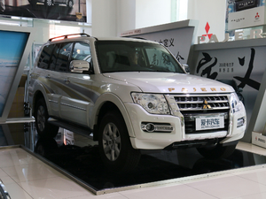 2018款3.0L 自动尊贵版 整体外观