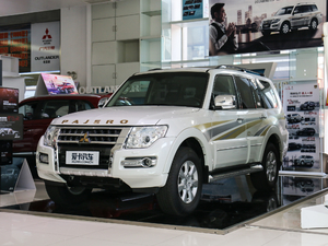 2018款3.0L 自动尊贵版 左前45度