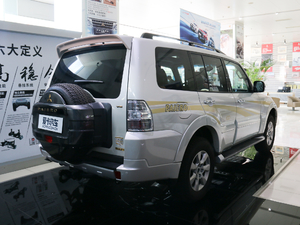 2018款3.0L 自动尊贵版 整体外观