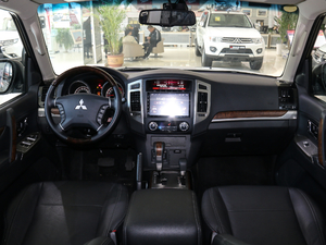 2018款3.0L 自动尊贵版 内饰全景