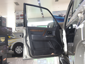 2018款3.0L 自动舒适版 驾驶位车门