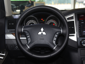 2018款3.0L 自动舒适版 方向盘