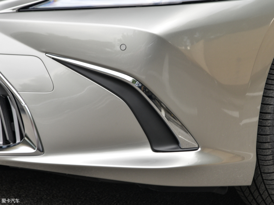 2018׿_˹ES 300h ׿Խ (gu)V