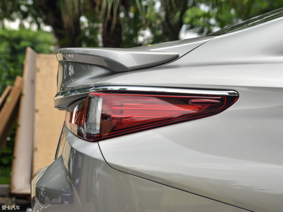 2018׿_˹ES 300h ׿Խ V