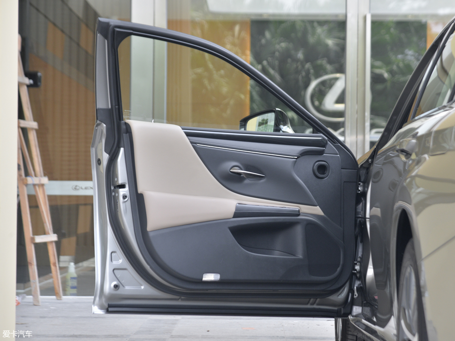 2018׿_˹ES 300h ׿Խ V